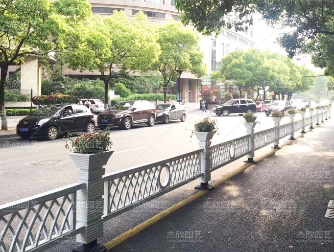 白色PVC欧式栏杆花箱道路隔离